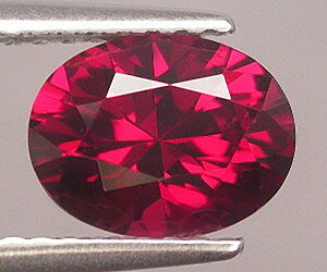 Impresionante piedra preciosa de granate rodolita natural de talla ovalada de 1,80 ct