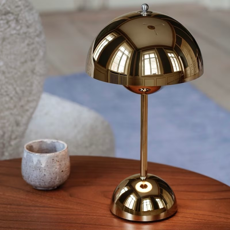 Flowerpot portable bordslampa VP3, Brass - 3