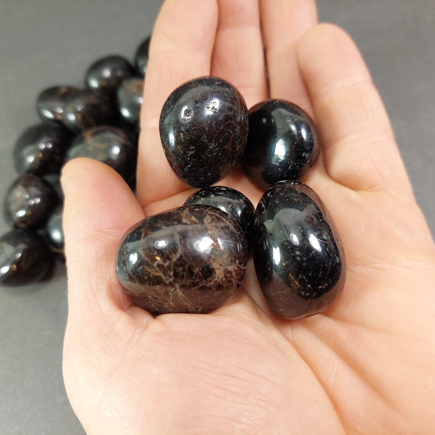 Trumlad Röd Granat, Almandin - Extra mörk - 2