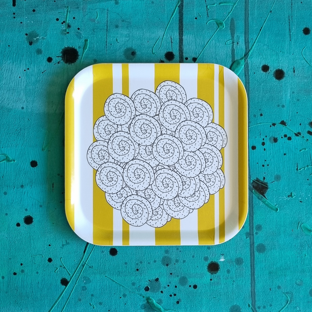tray/cookie plate FIKA CINNAMON BUN yellow/white 20x20 cm