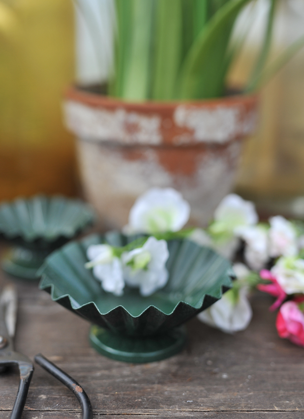 Elin bowl on foot - Medium - Dark green