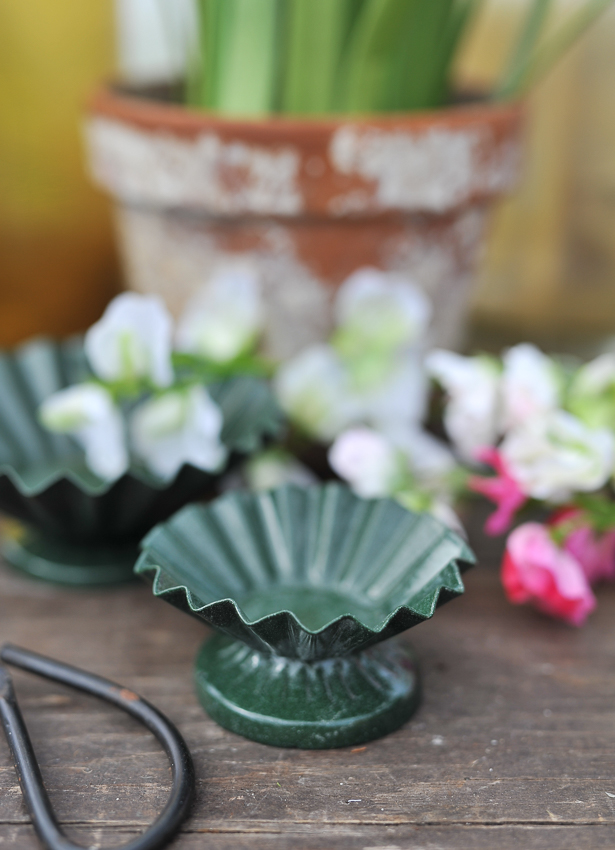 Elin bowl on foot - Small - Dark green