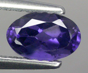 Preciosa piedra preciosa de iolita natural ovalada de 0,40 ct.
