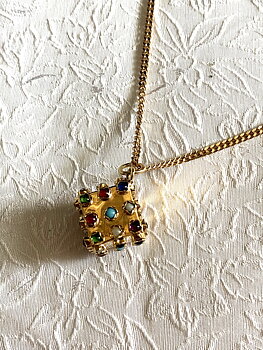 Hänge i 18 karat guld. Tärning.Ädelstenar.Mycket ovanlig! 15X15X15mm