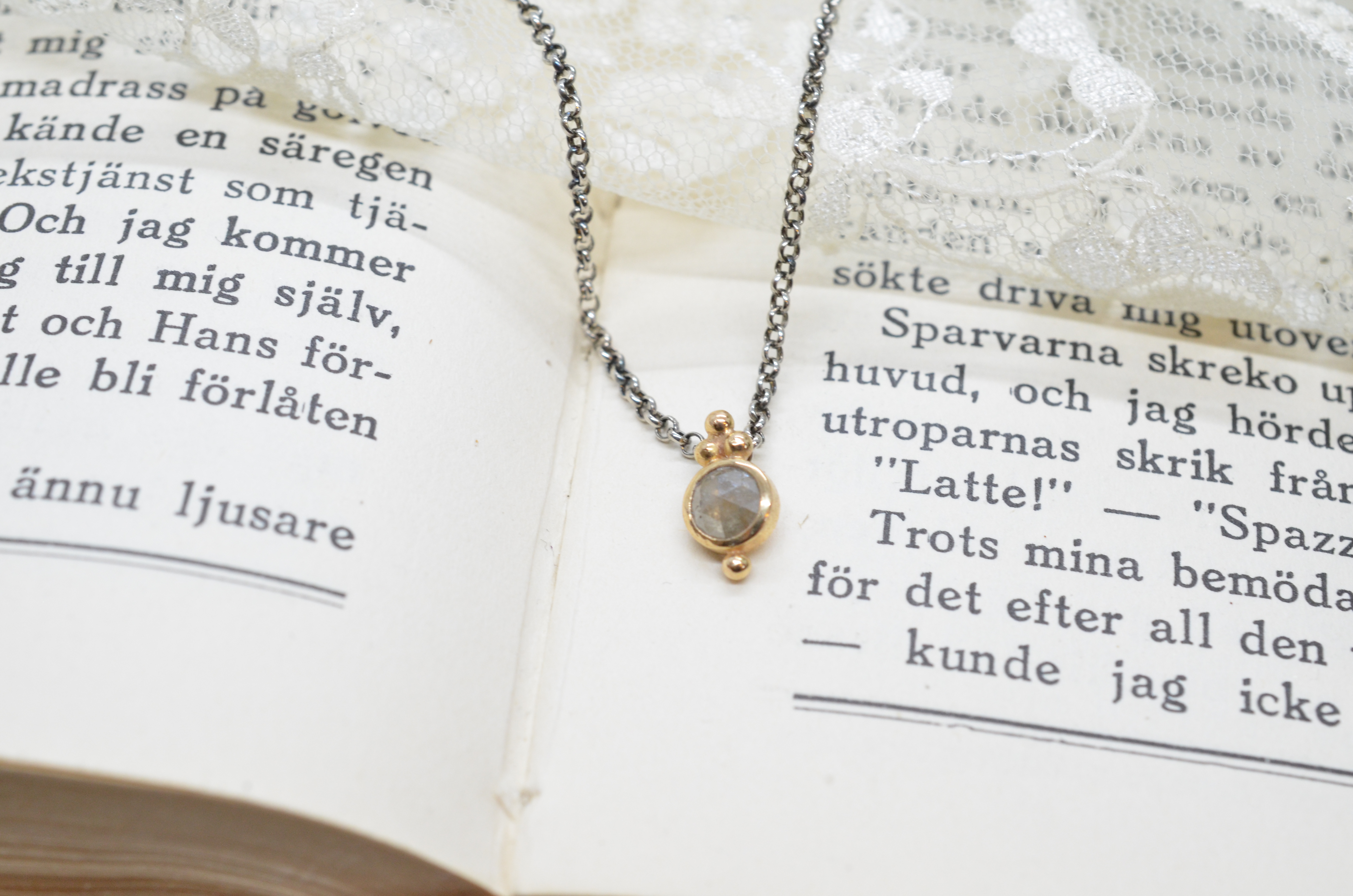 18k diamond pendant on an oxidized silver chain - 3