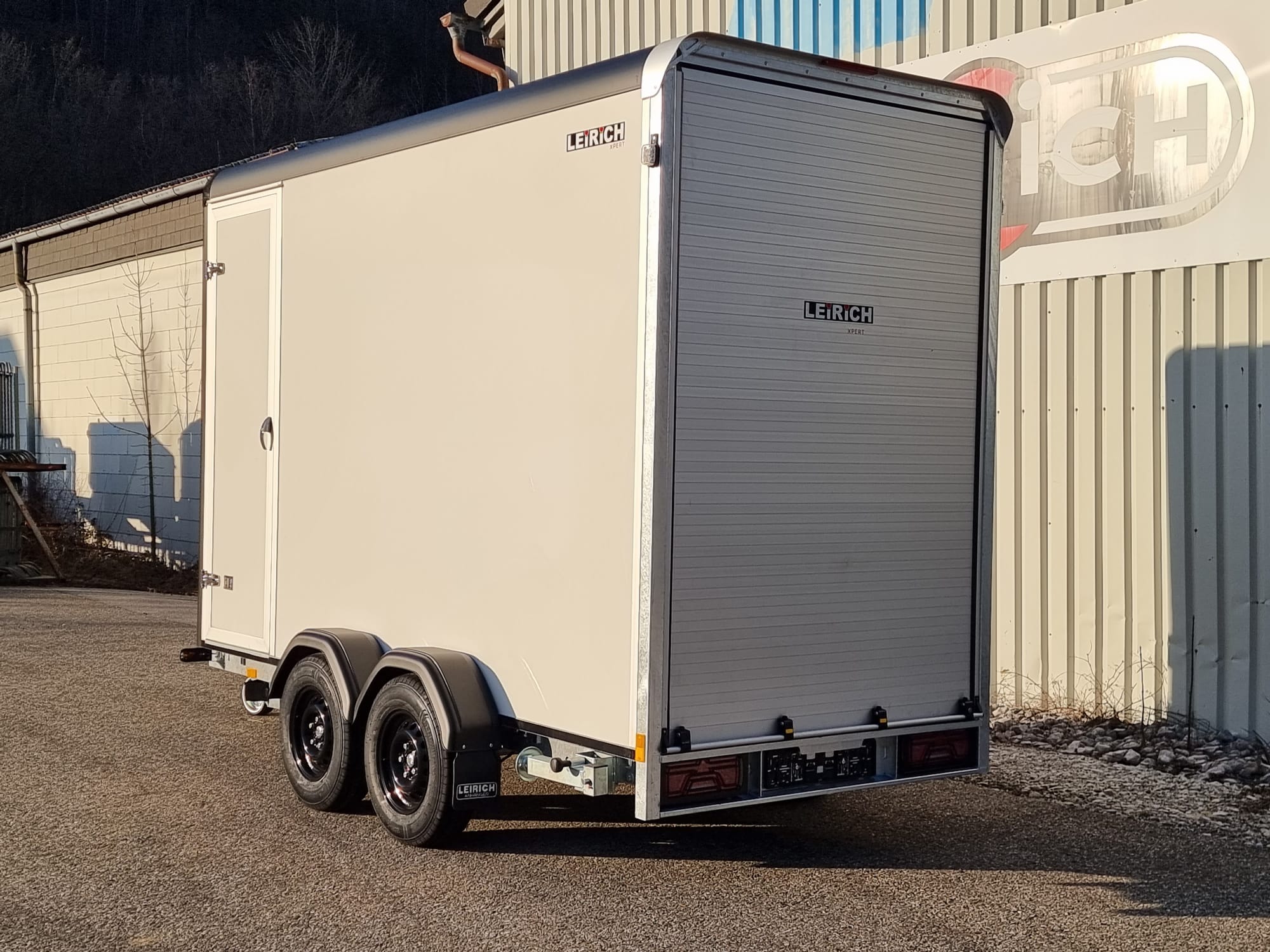 Henra - skåp - RULL-jalusi ::  BREDD 138 cm