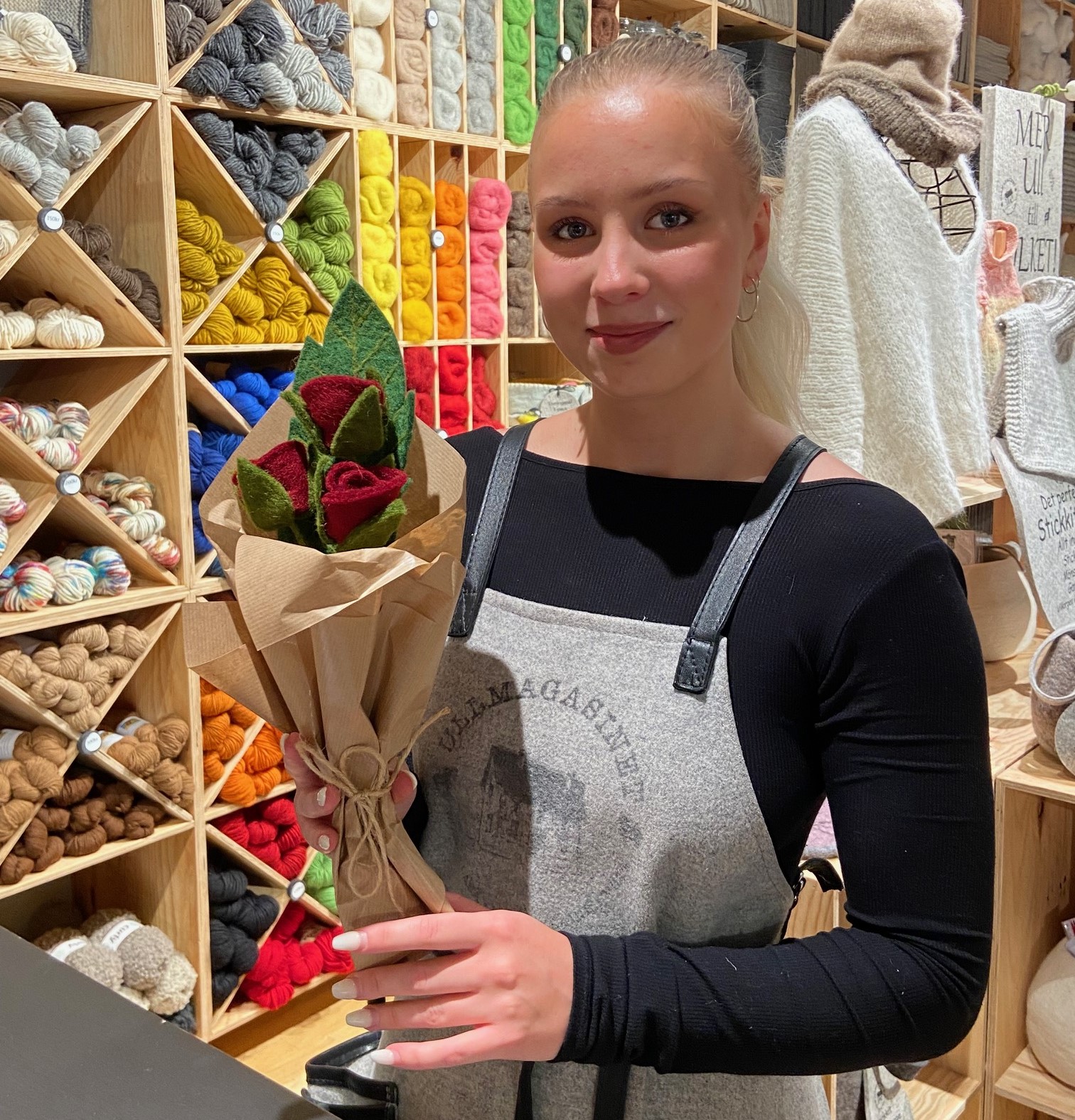 Bukett Kärlekens Ros av vackra Röda ullblommor