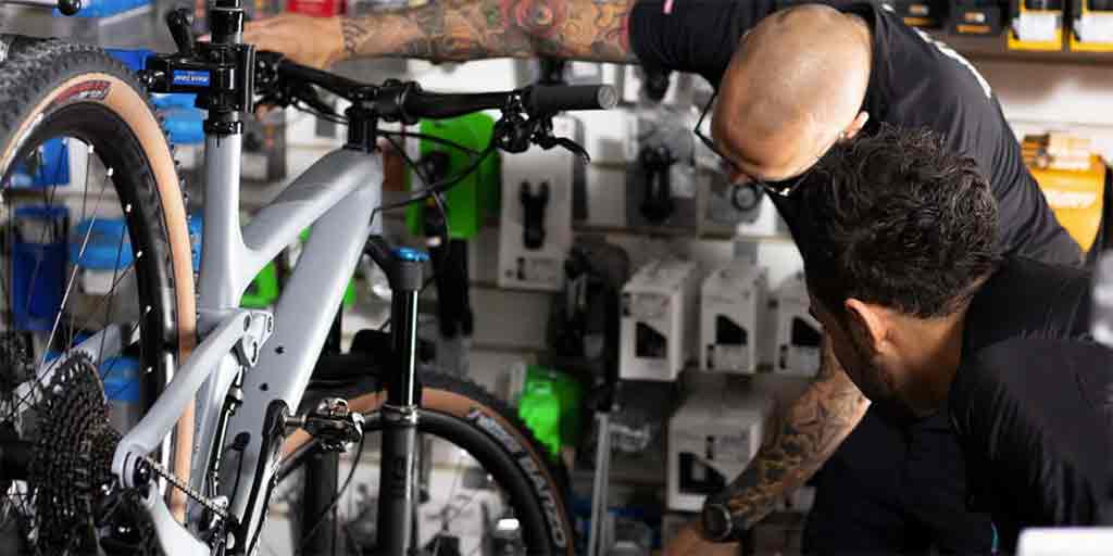 Vad vore en cykelbutik utan verkstad?