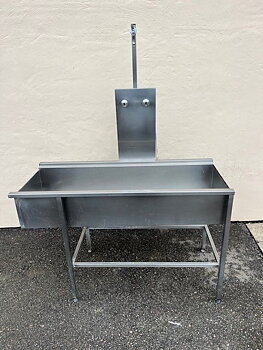 Rostfri bassäng