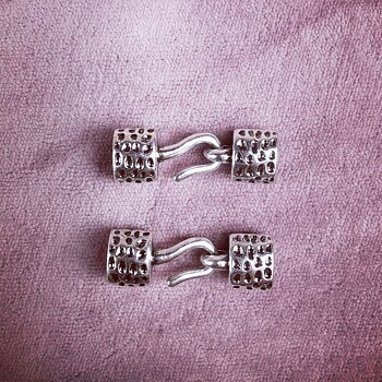 Låskrok 38 mm silverfärgad metall för limning
