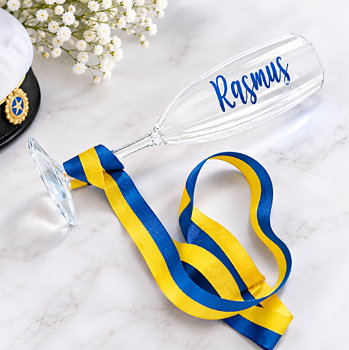 Champagneglas med Namn – Studenthalsband med Sverigeband