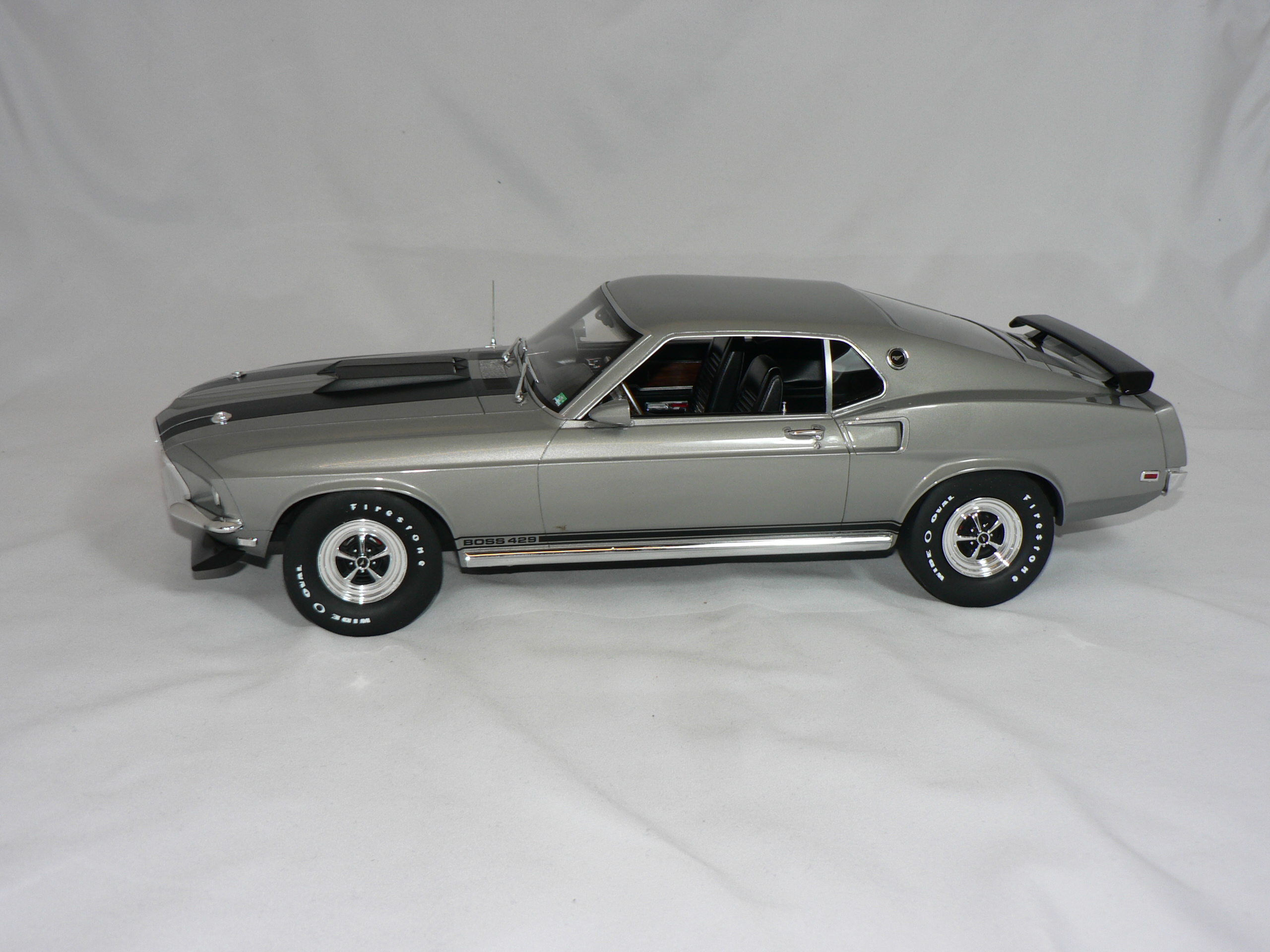Ford Mustang  Boss 429   1969  1:12  GreenLight  ( John Wick ) Limited Edition Nummer 51 - 3