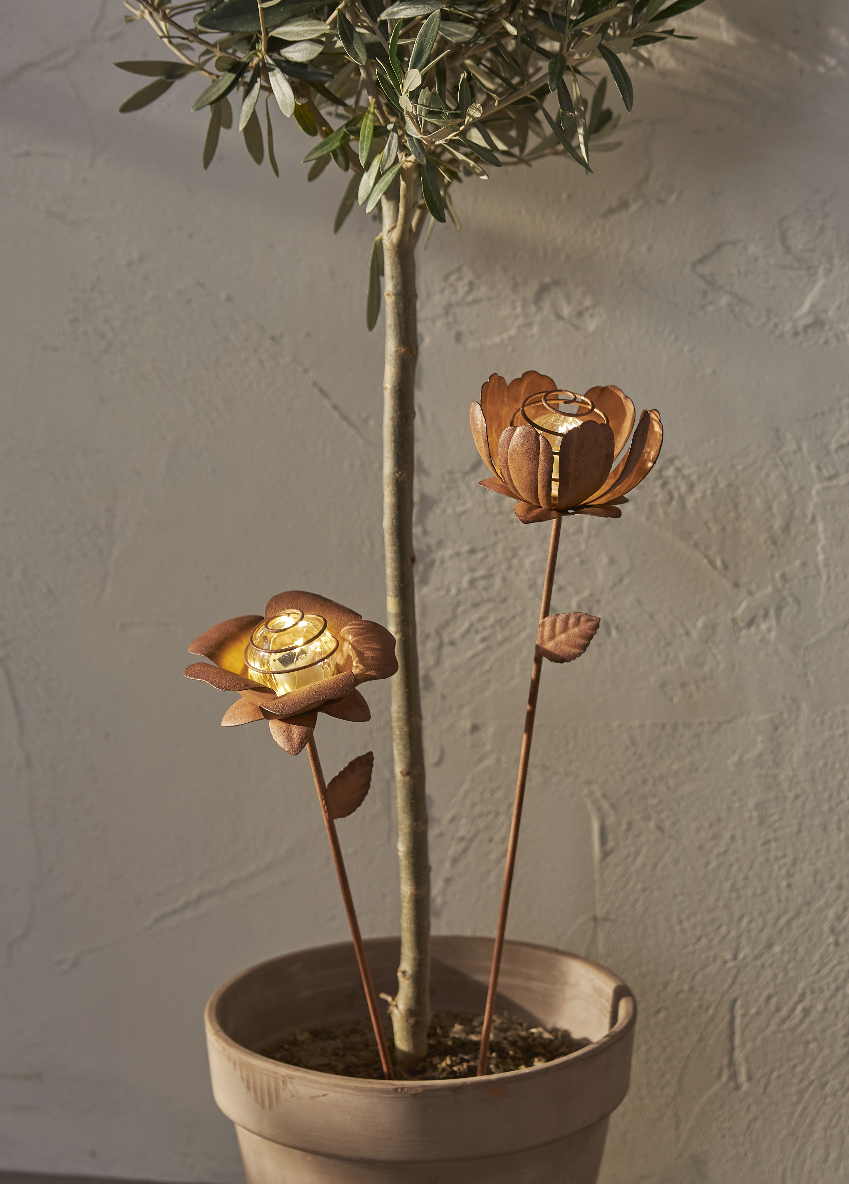 2 st solcellsdekorationer blommor 51 cm. solcellslampor