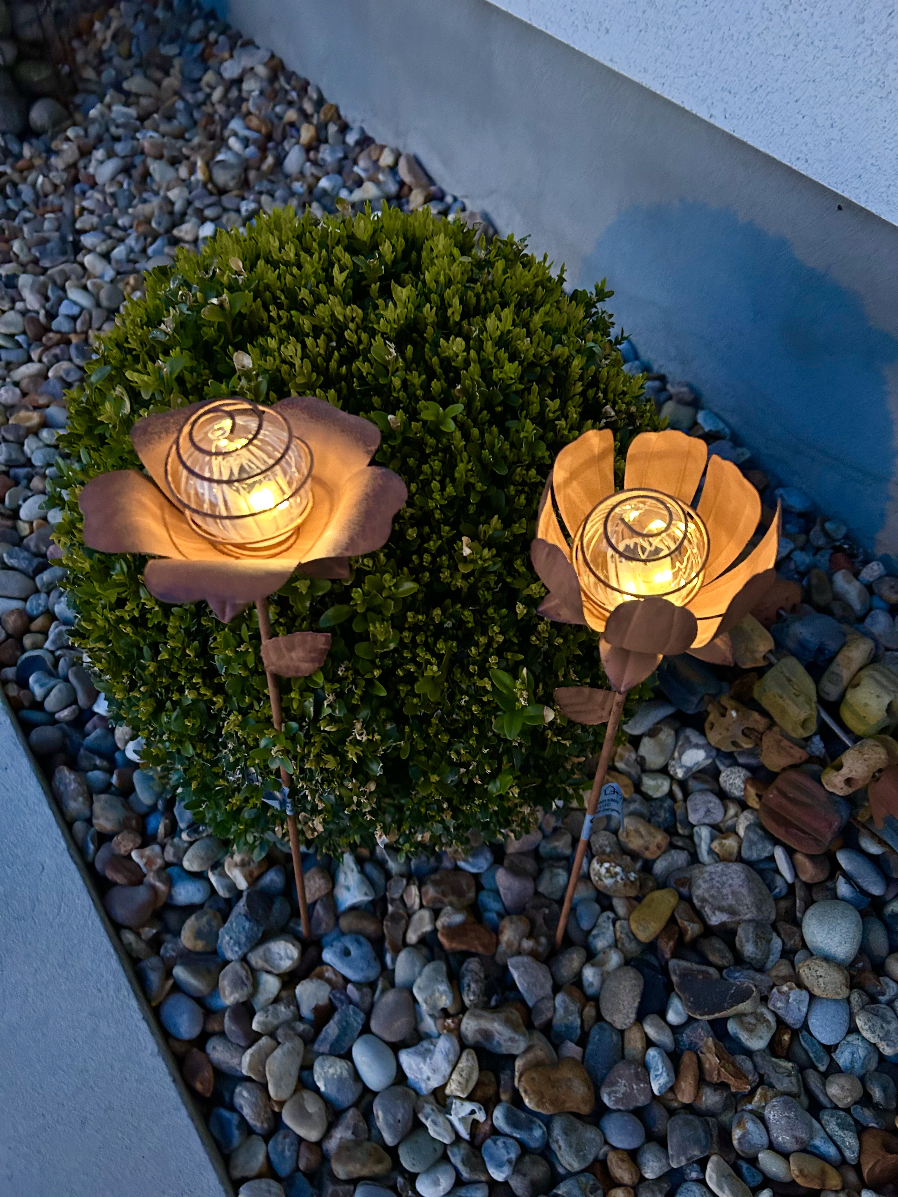 2 st solcellsdekorationer blommor 51 cm. solcellslampor