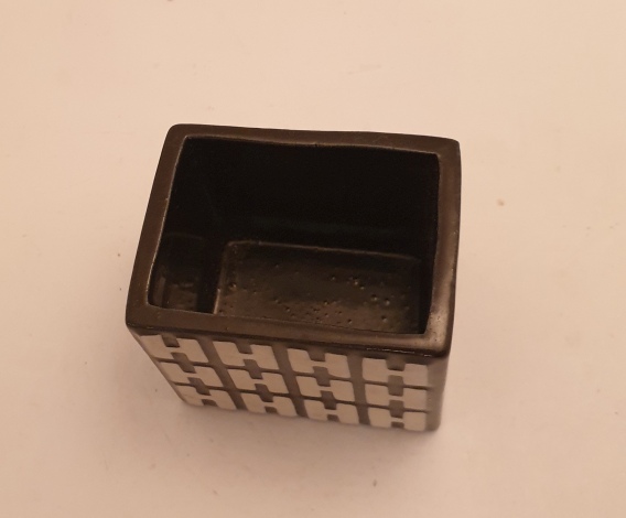 Domino cigarette cup - 2