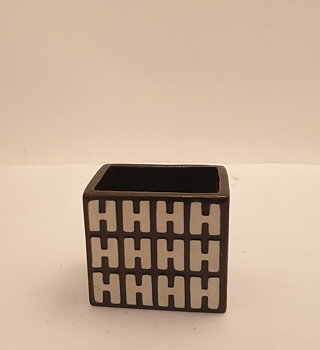 Domino cigarette cup