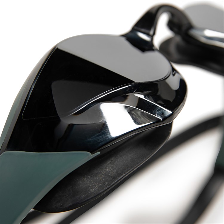 Entdecken Sie die Cobra Edge Swipe Mirror Swipe Goggles, die fortschrittlichste Rennsportbrille mit verspiegeltem Glas