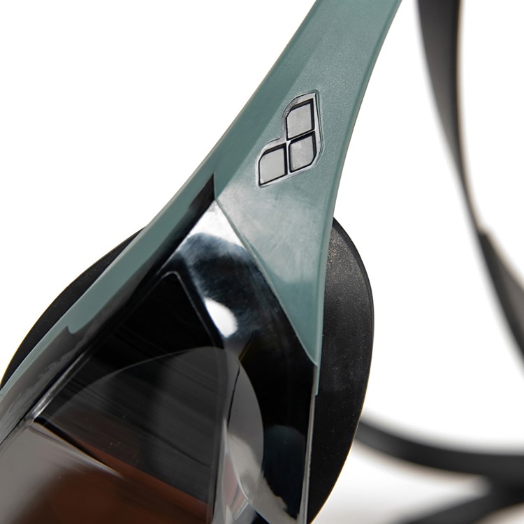 Entdecken Sie die Cobra Edge Swipe Mirror Swipe Goggles, die fortschrittlichste Rennsportbrille mit verspiegeltem Glas
