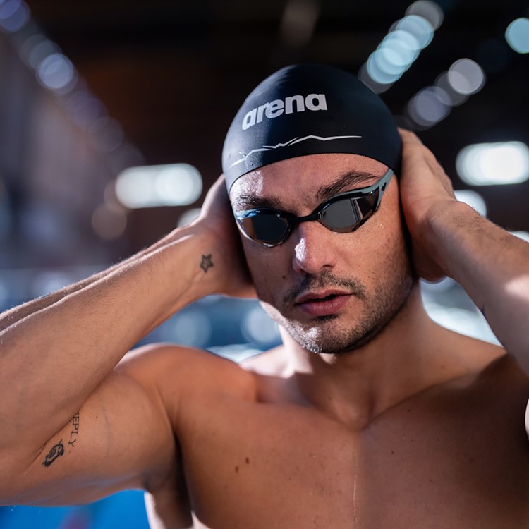 Entdecken Sie die Cobra Edge Swipe Mirror Swipe Goggles, die fortschrittlichste Rennsportbrille mit verspiegeltem Glas