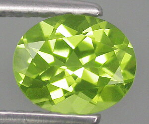 Hermosa piedra preciosa de peridoto natural ovalada de 0,70 ct de alta calidad.