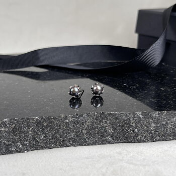 Yvone Christa Small Tulip Cup Black Pearl