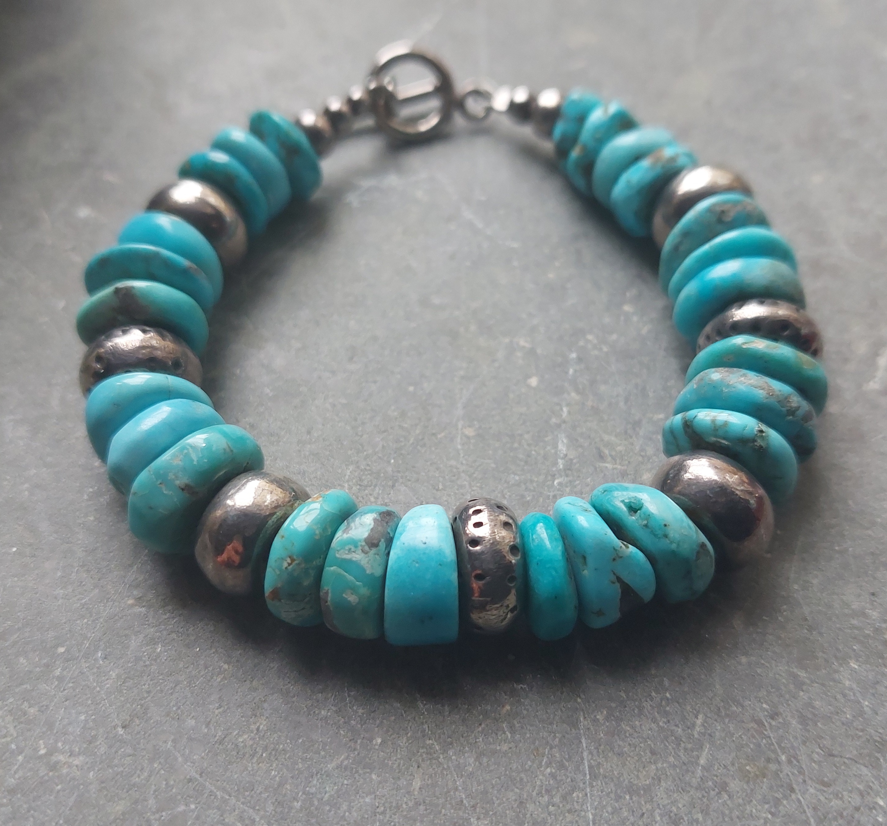 Turkos  Disk Nuggets Armband med Silver pärlor  - 2
