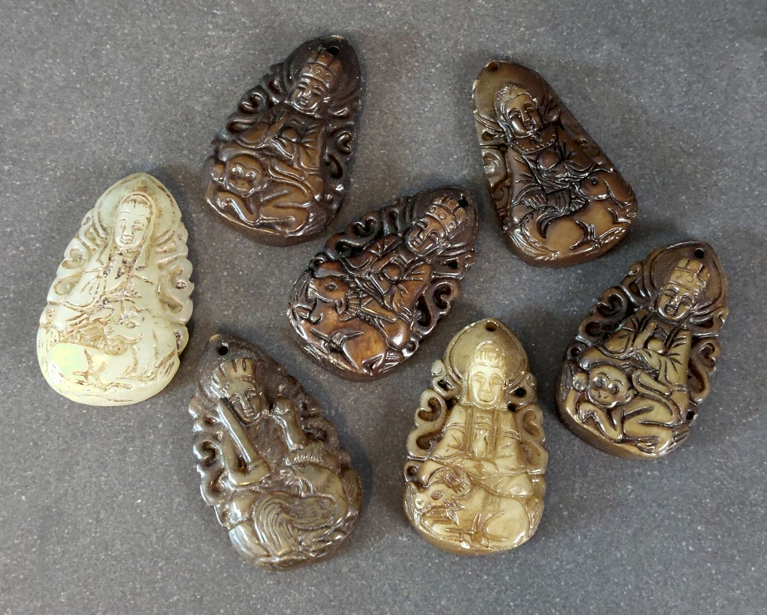 Kwan-Yin Talisman/Amulett med hål - Jade 