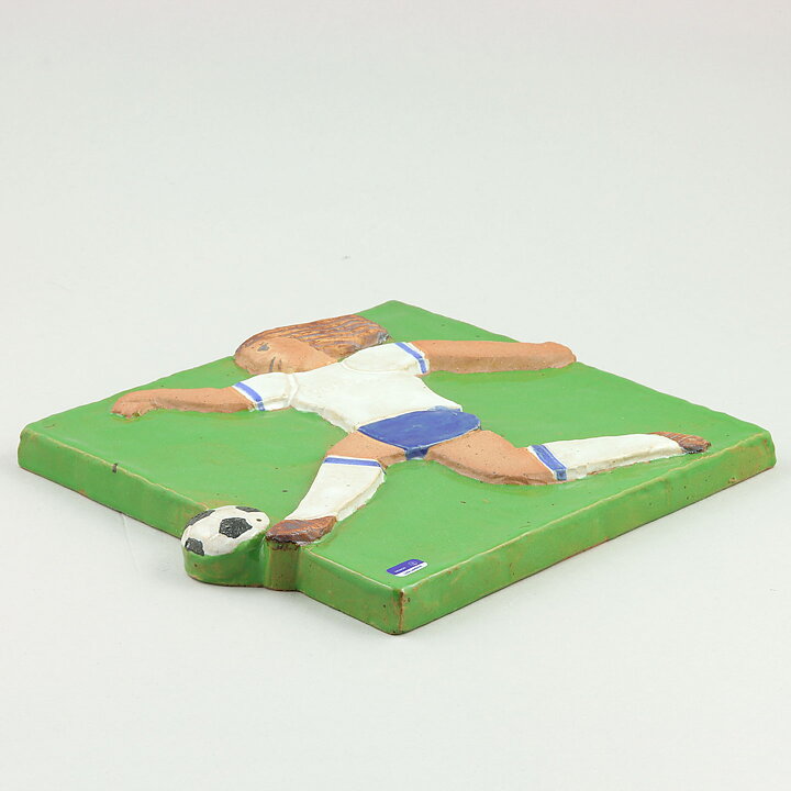 リサラーソン  サッカー選手の陶板  Damfotboll   (22cm)  1979年