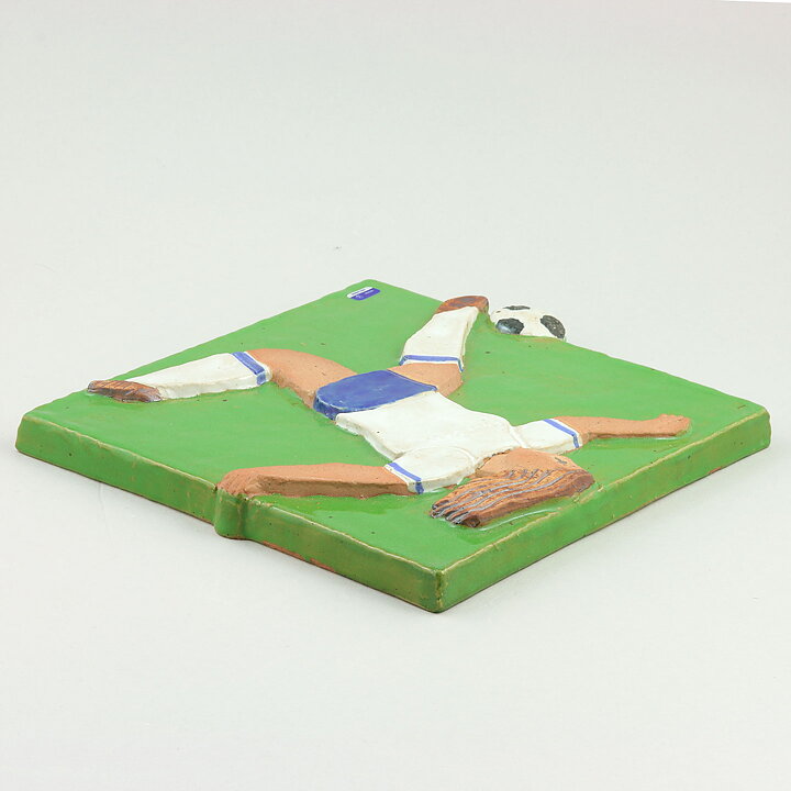 リサラーソン  サッカー選手の陶板  Damfotboll   (22cm)  1979年