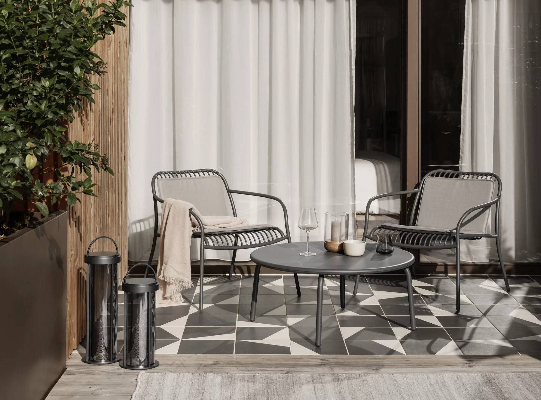 Set med 2 Lounge Stolar -YUA WIRE - 5