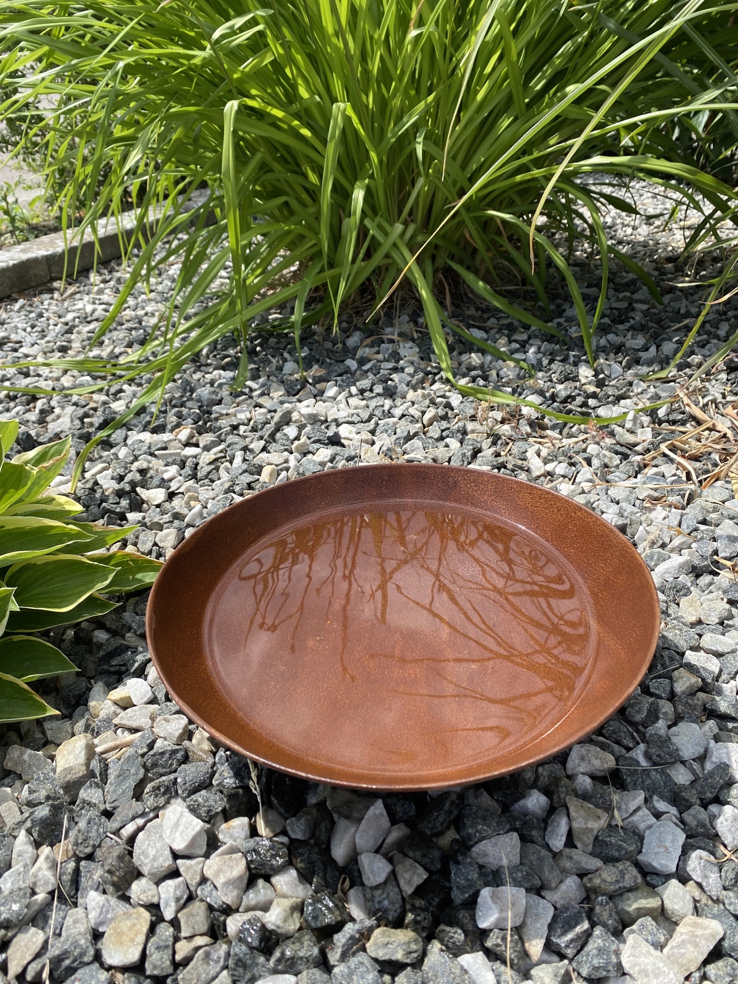 Rostig skål / fat med kulfötter 28 cm