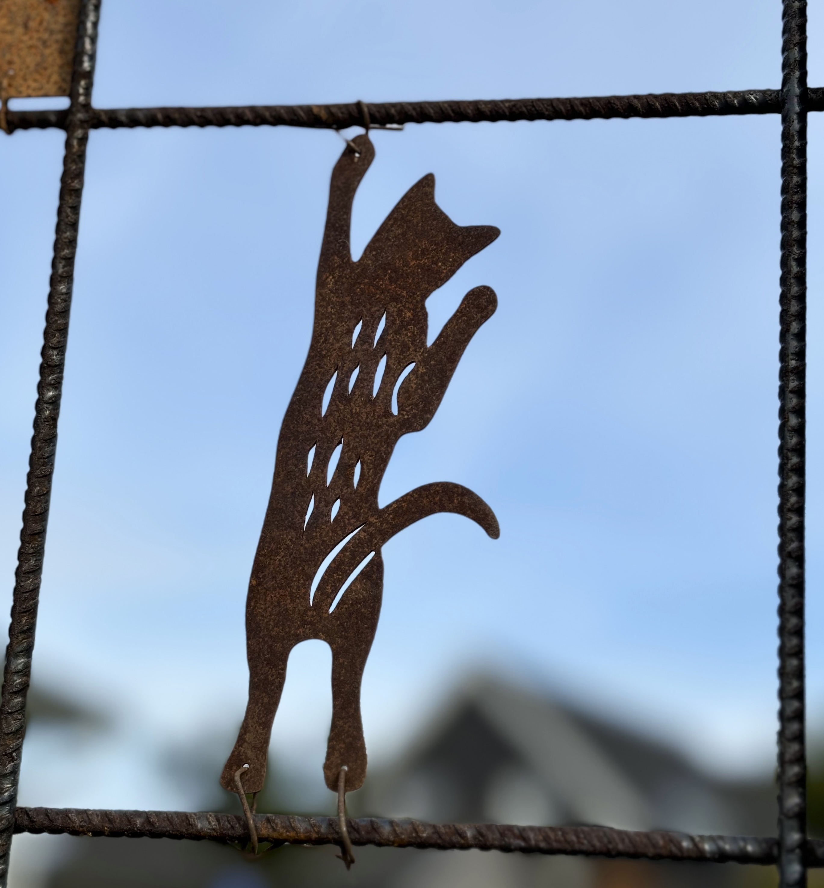 Rostig hängande KATT till armeringsnät 14 cm