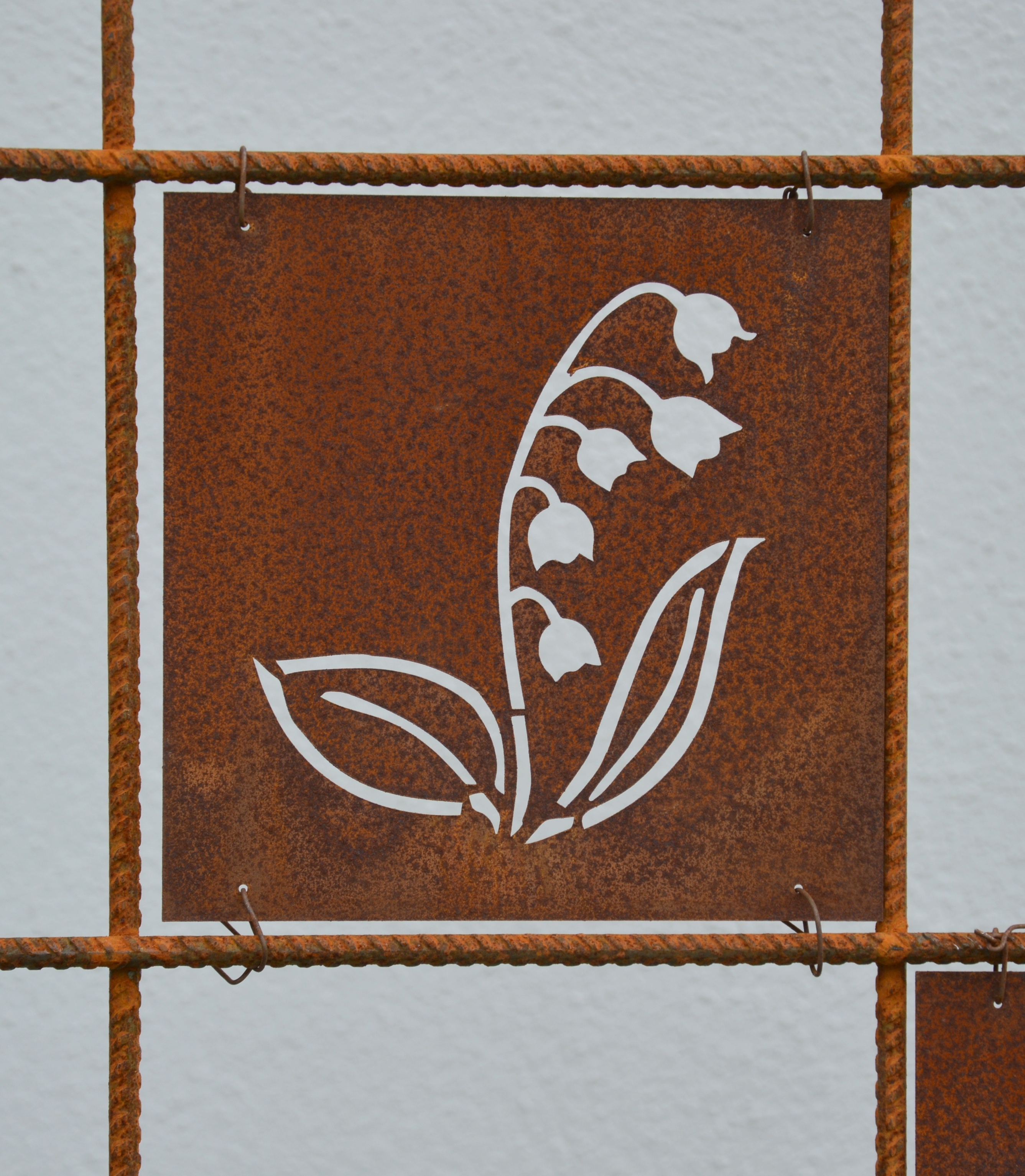 Rostig skylt till armeringsnät LILJEKONVALJ 14 cm