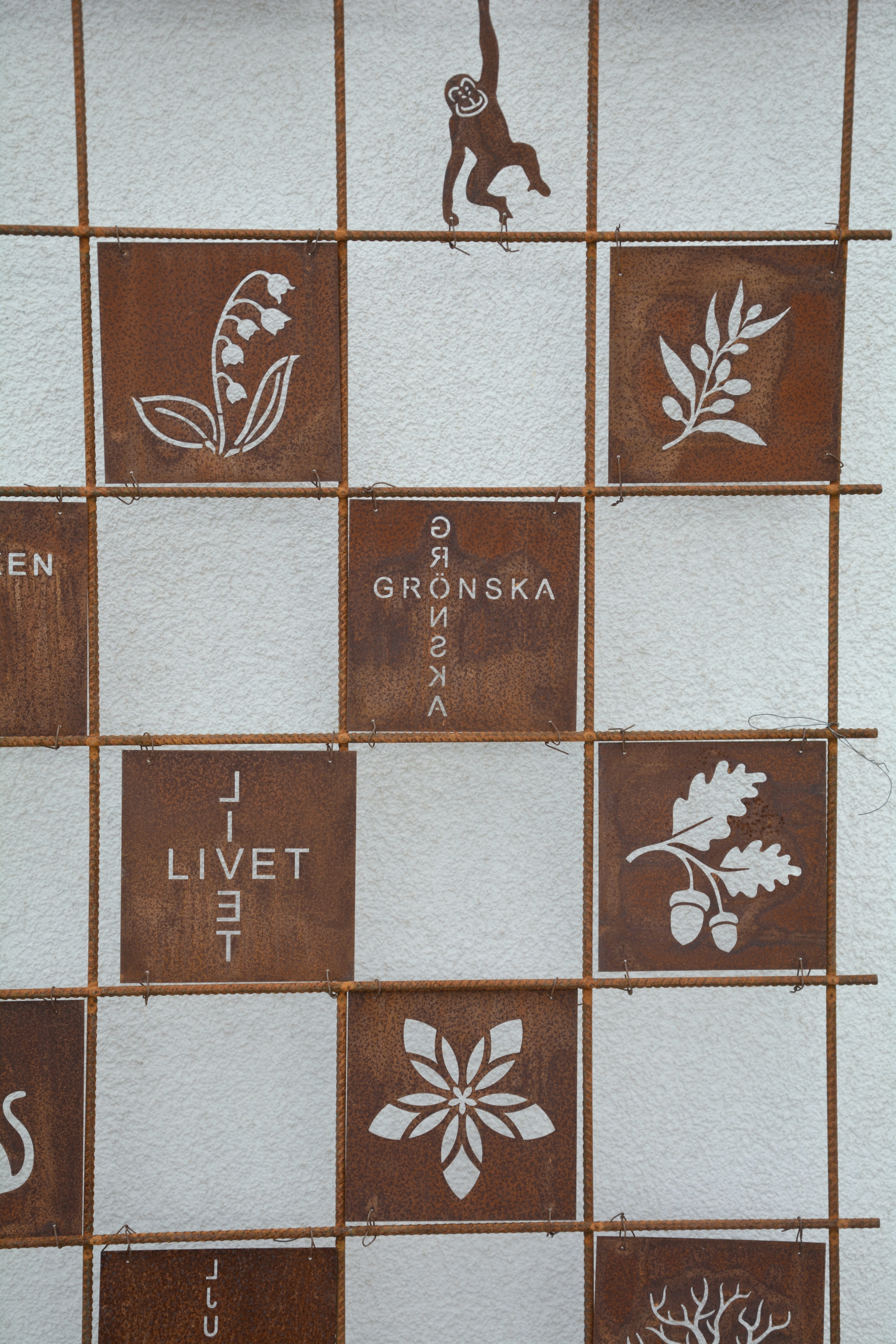 Rostig skylt till armeringsnät GRÖNSKA som text 14 cm