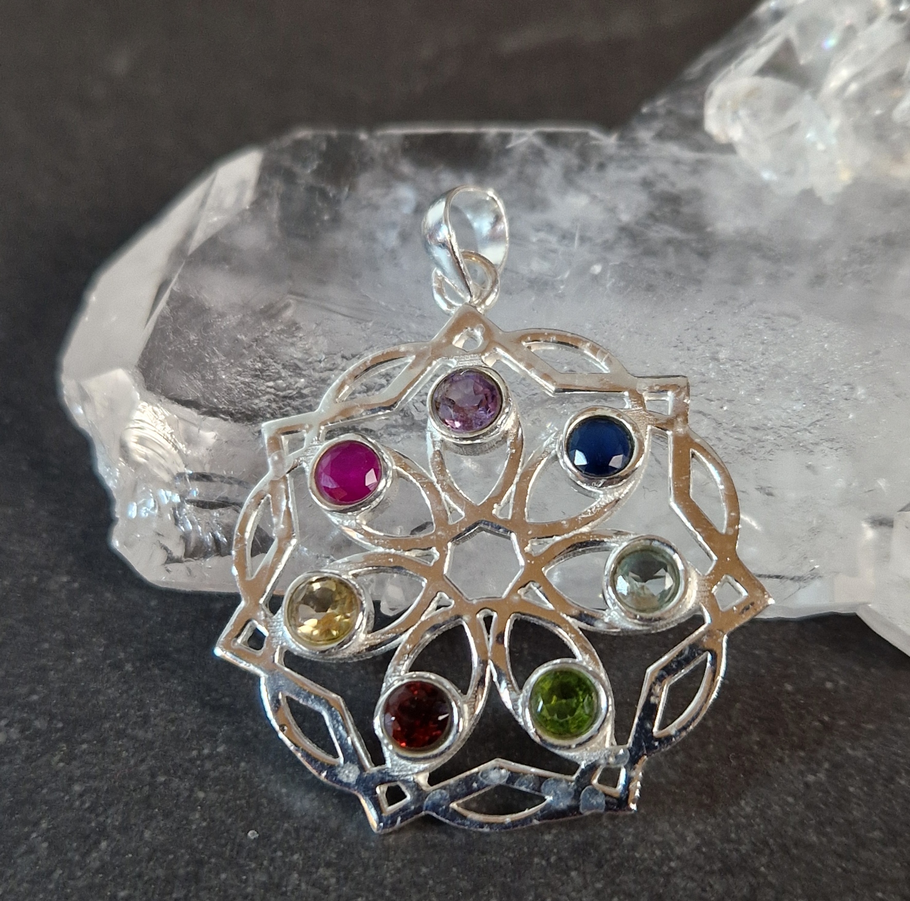 Chakra Blomma - Hänge i Silver