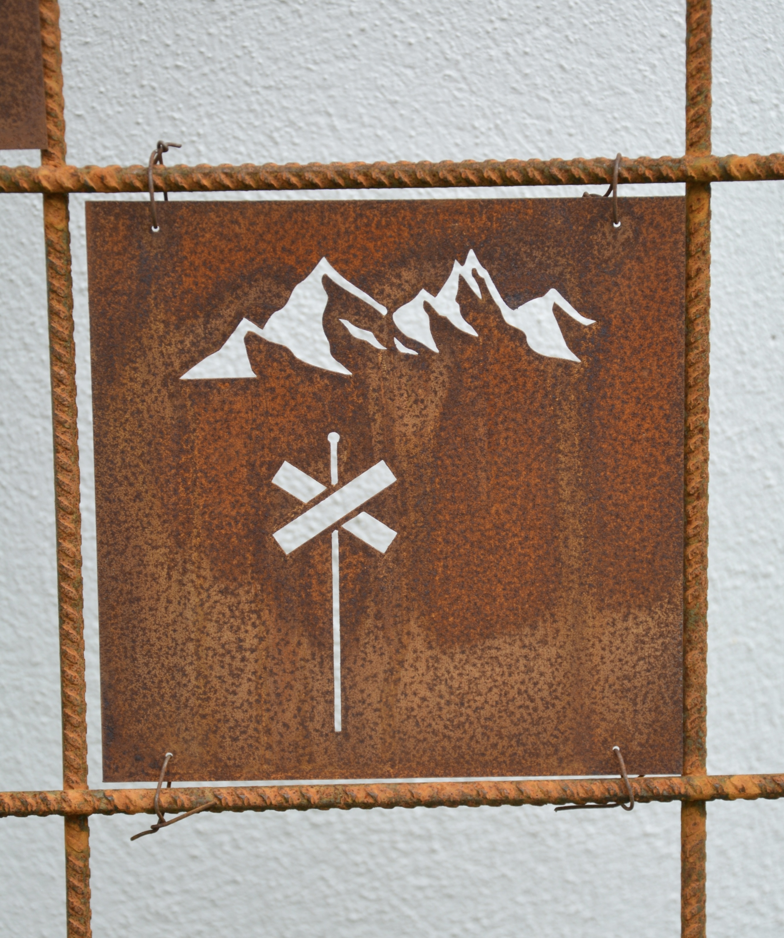 Rostig skylt till armeringsnät FJÄLLEN 14 cm