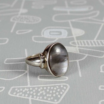 Silverring med Månsten