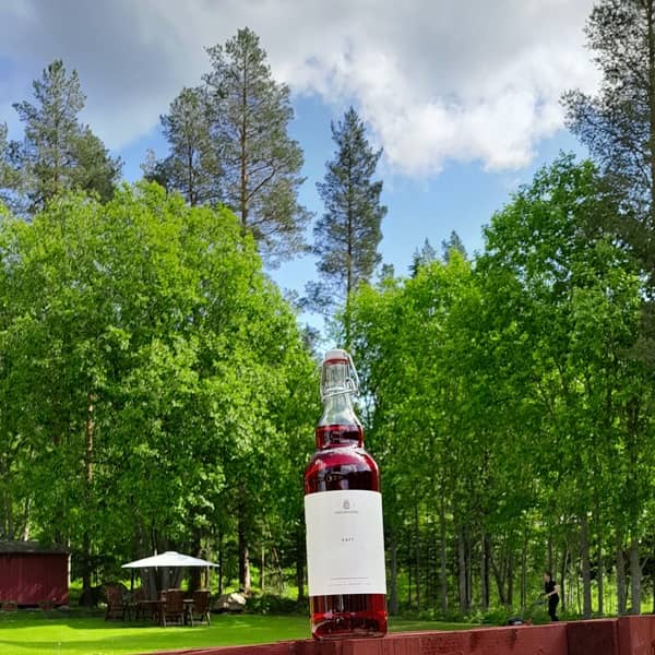 Saft med smak av Åkerbär, bygelflaska, 1L - 2