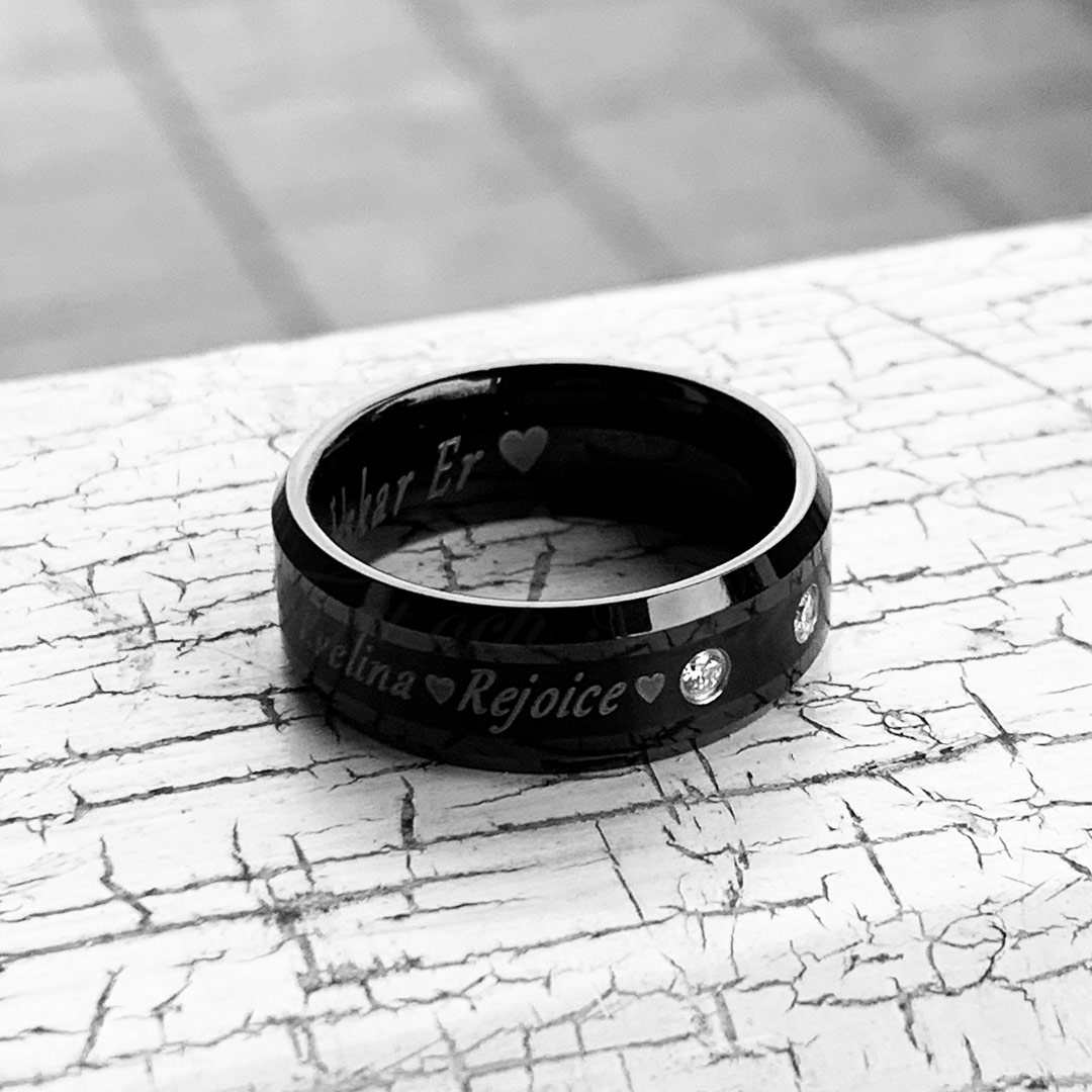 Diamantring FB1000 Diamant Black Edition Tungstensring diamonds Woman 8mm Carpe Diem gravyr Lyxiga ringar Fint och Billigt Var Design