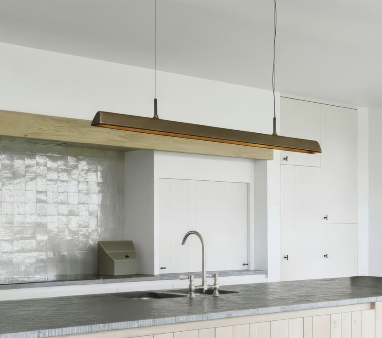 Långsträckt Lampa  -  STRETTO  - Frezoli, Mörk mässing  - 11