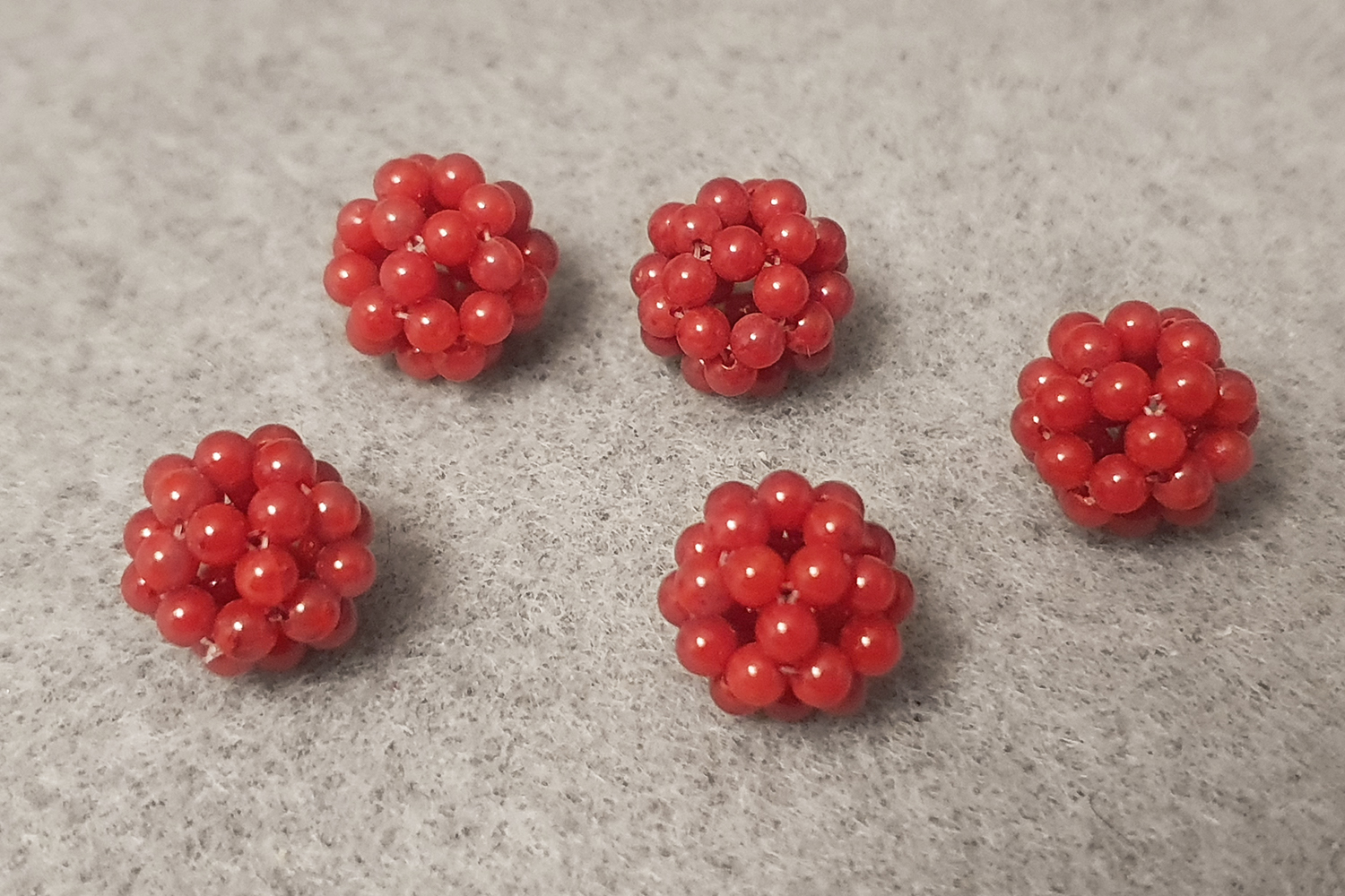 Ball ca. 11,5mm of coral balls (dyed bamboo coral) 5pcs/pkt price/pkt