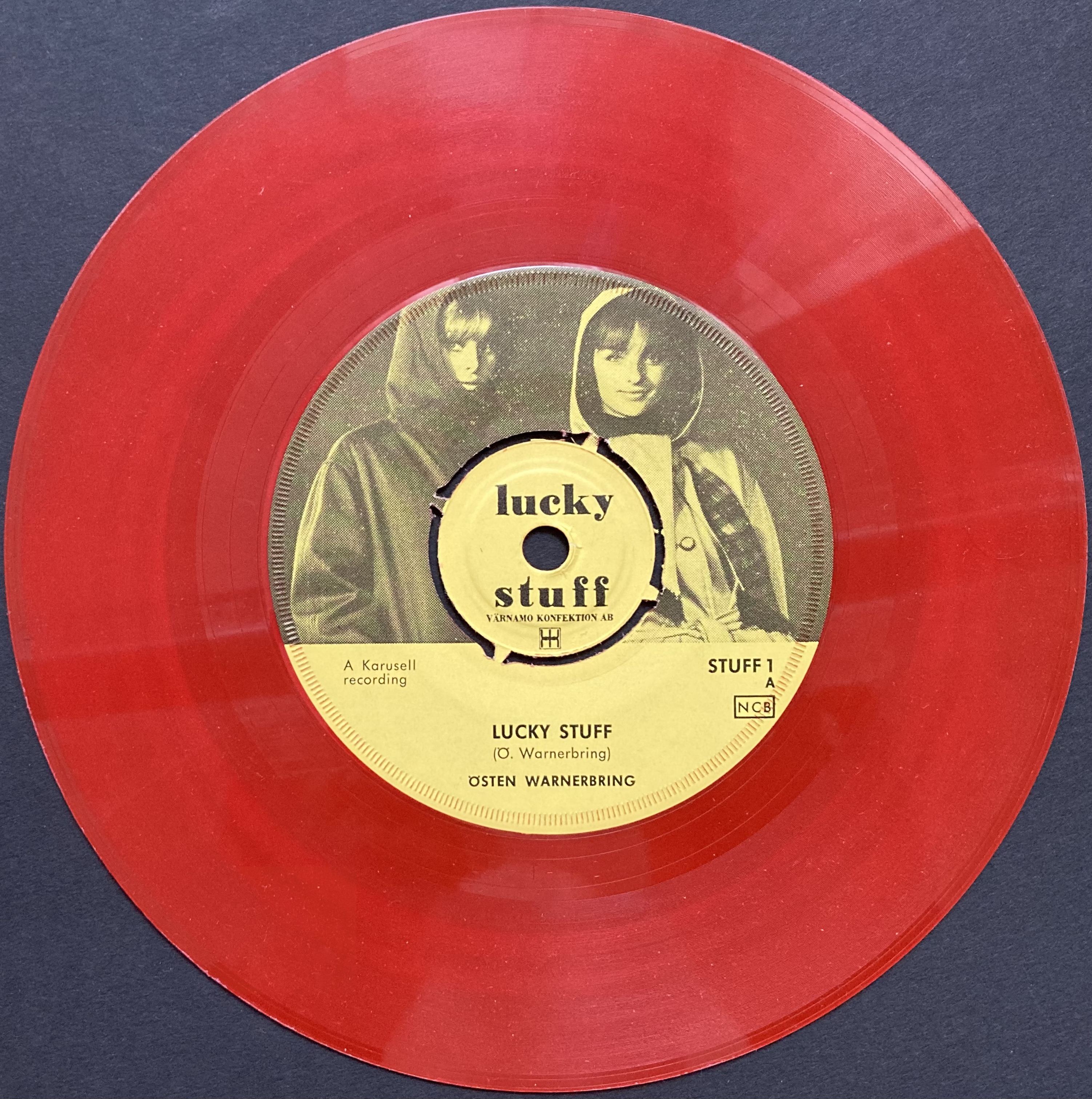 BEATLES - Ain´t she sweet / Lucky stuff Röd vinyl - 5