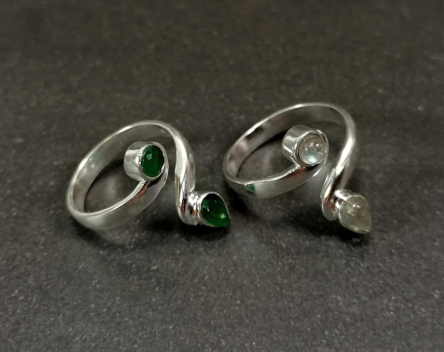 Ställbar Silverring med Rund och Droppformad Sten Cabochon
