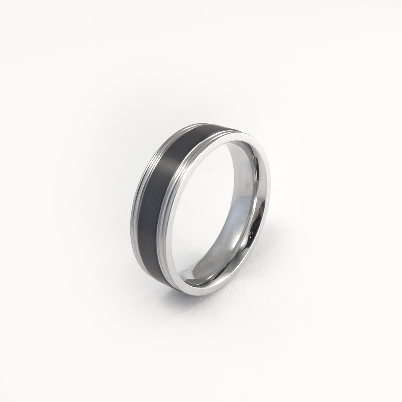 Glatt skinnende ring i svart og stål - 6 mm bred