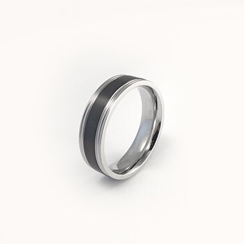 Glatt skinnende ring i svart og stål - 6 mm bred