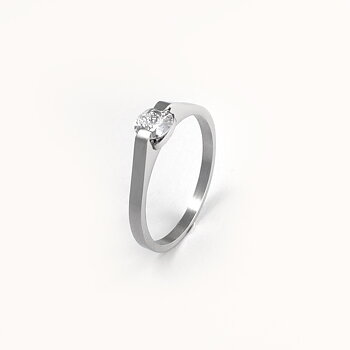 Skinnende ring i 316 stål med en vakker zirkon - 2 (5) mm bred