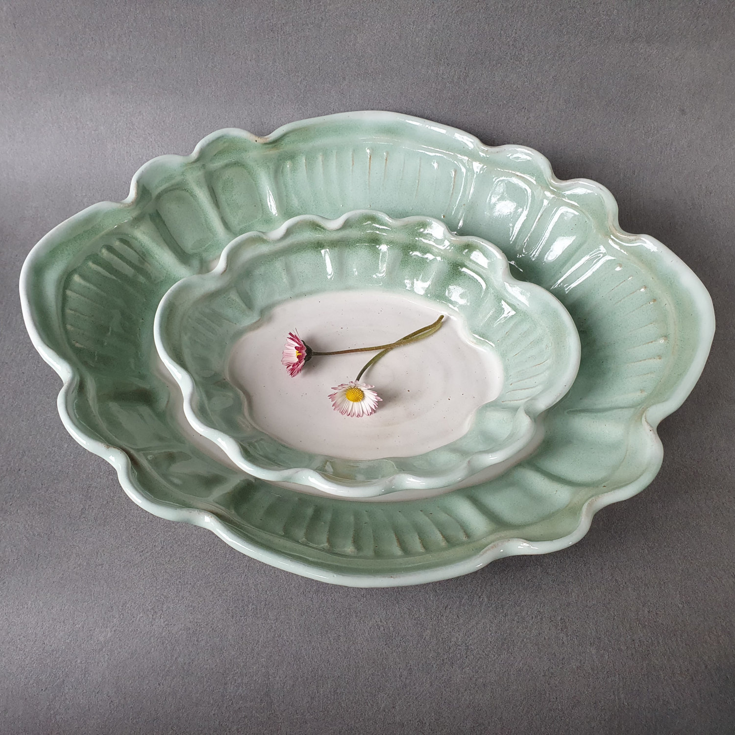 Oval shallow serving bowl