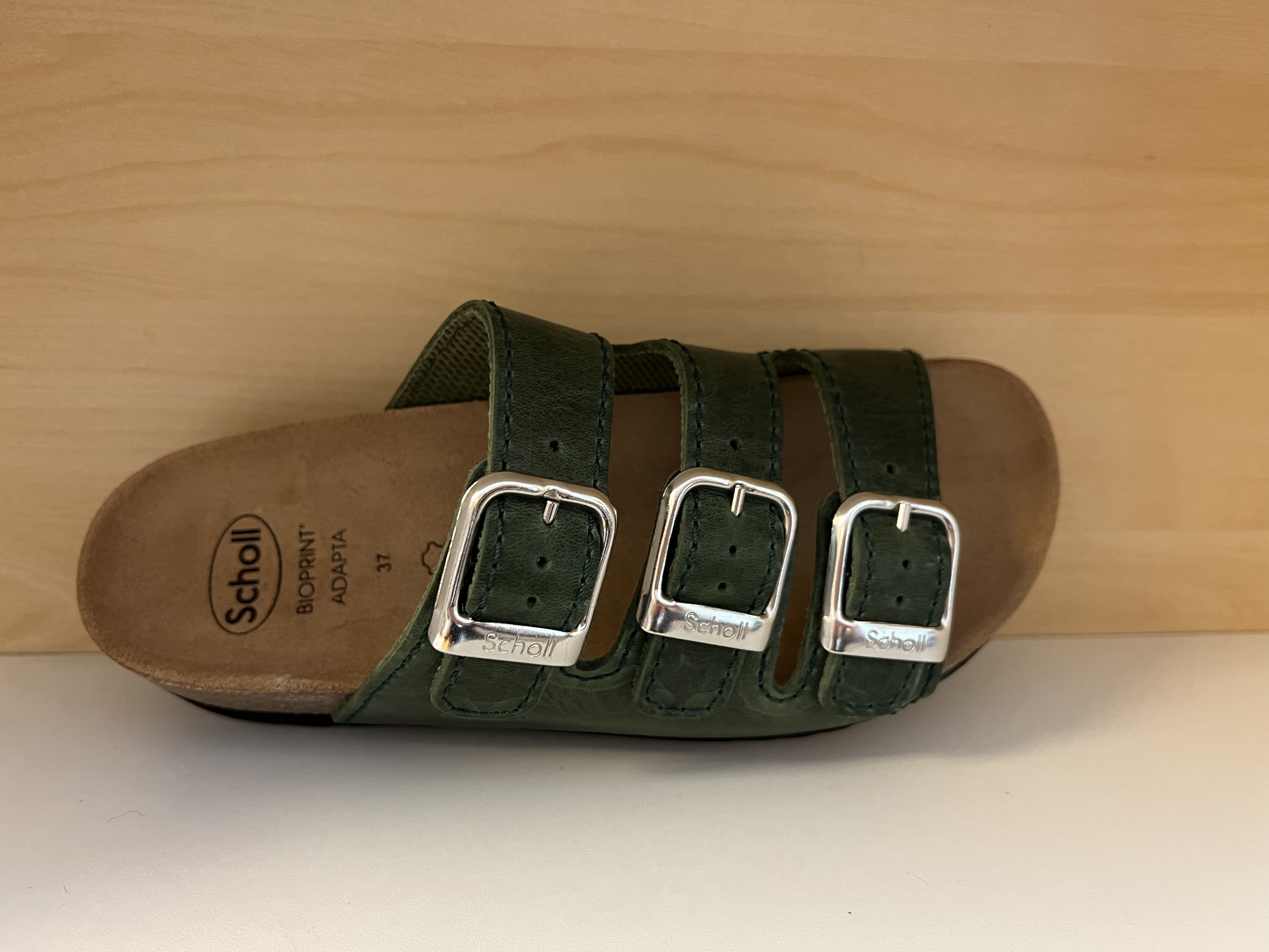 Scholl damsandal i grön nubuck-skinn. - 2