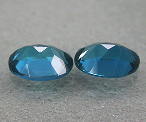 Piedras preciosas de topacio azul Londres natural de talla ovalada a juego - 2
