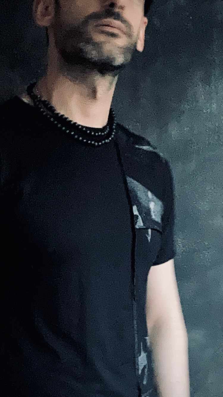    THE T-SHIRT - 3